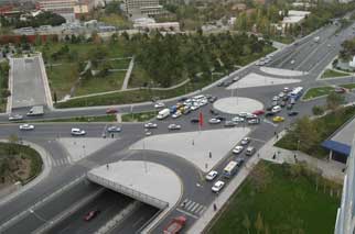 &ccedil;ift k&ouml;pr&uuml;l&uuml; kavşak